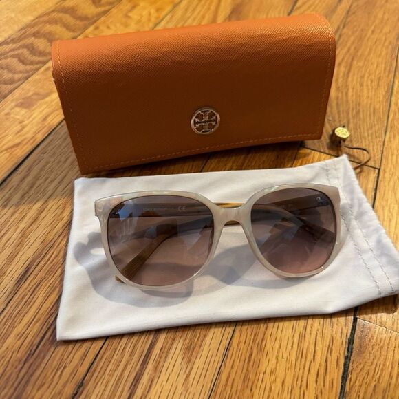 Tory Burch Accessories - Tory Burch TY7106 Sunglasses